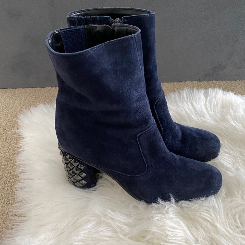 Guess blue suede boots, beautiful!!